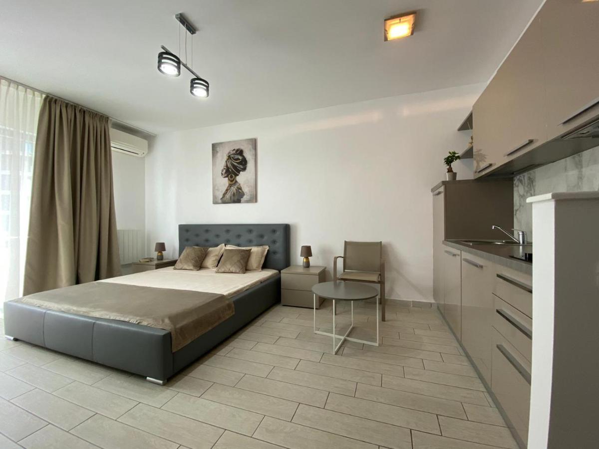 De Silva Studio Adia 4 Mamaia Bagian luar foto